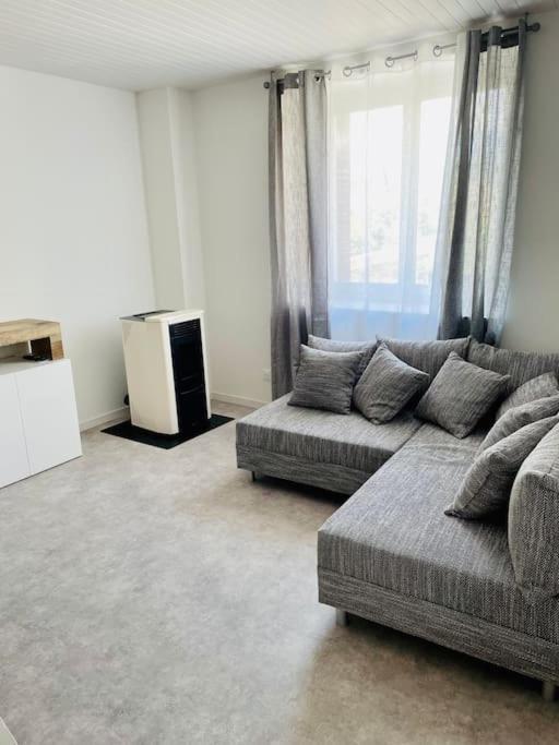 Agreable Maison De Village Avec Balcon Roiffieux Exteriér fotografie