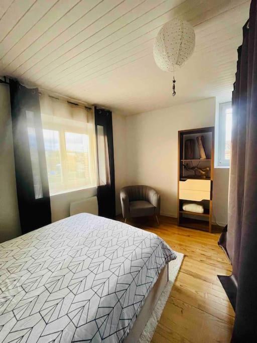 Agreable Maison De Village Avec Balcon Roiffieux Exteriér fotografie